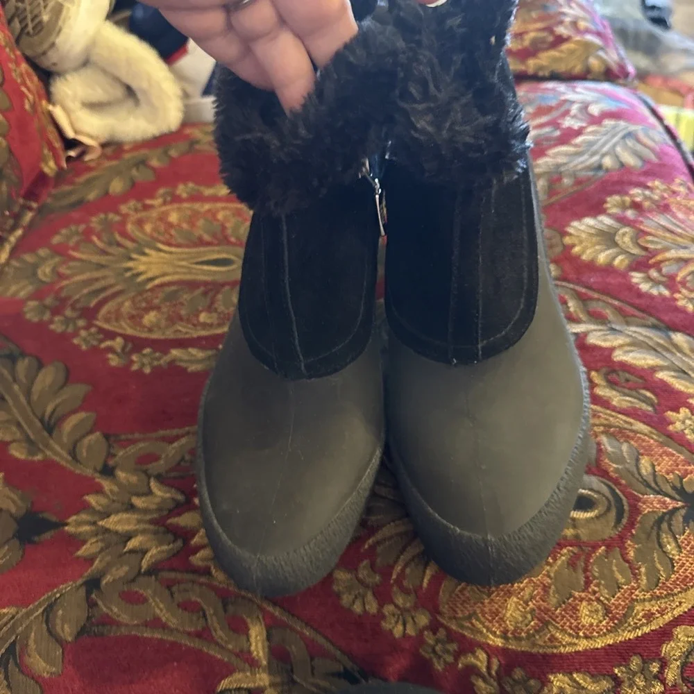 CCILU Women's Wedge Heels US 10 All Weather Fur Accent Zip Black NEW Shoes